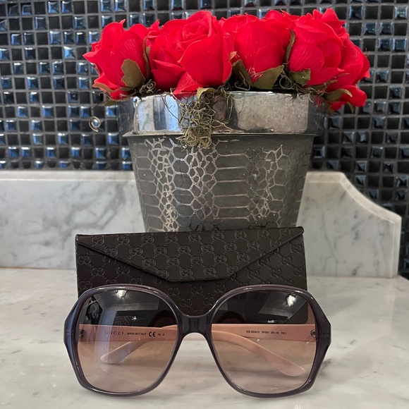 Authentic Gucci sunglasses with Gucci foldable case - Picture 3 of 14